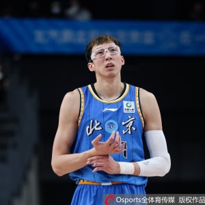 九游服务-表现平平！周琦9中4拿到10分9板  罚球4中2